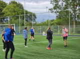 Laatste training S.K.N.W.K. JO7-1 (partijtje tegen de ouders) van maandag 27 mei 2024 (152/180)